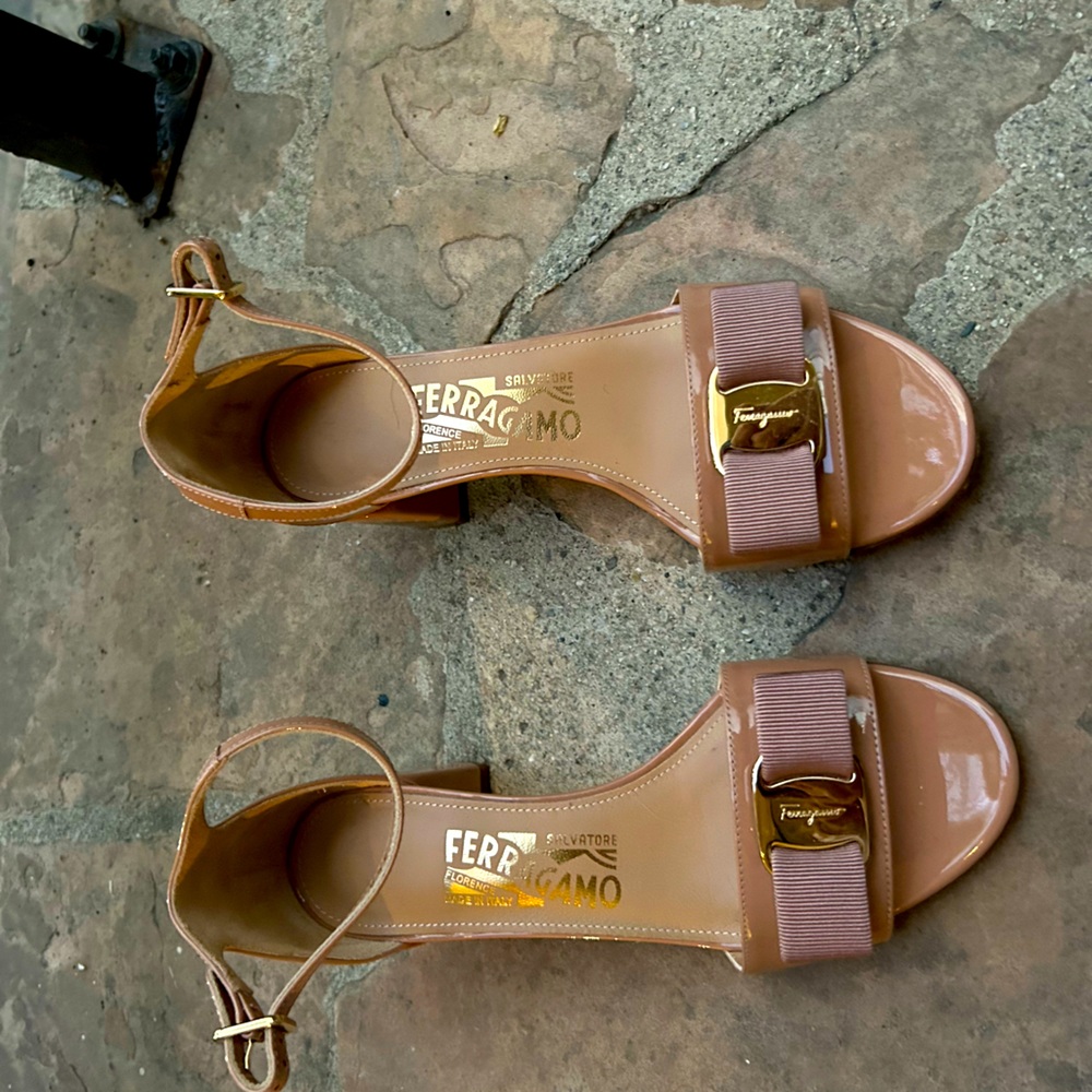 SOLD Authentic Salvatore Ferragamo patent leather nude bow sandals size 4.5D